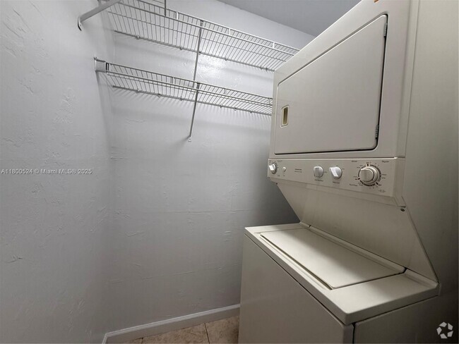 Building Photo - 7919 SW 104th St Unit 105F Rental