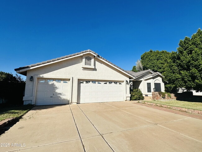 Photo - 2110 E Enrose Cir