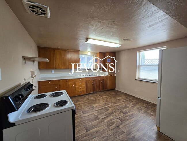 Photo - 4210 E Hillcrest Dr Unit B