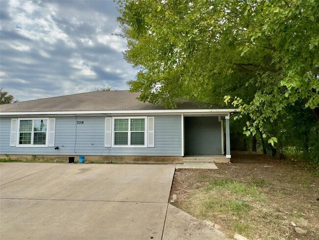 Photo - 709 San Saba St