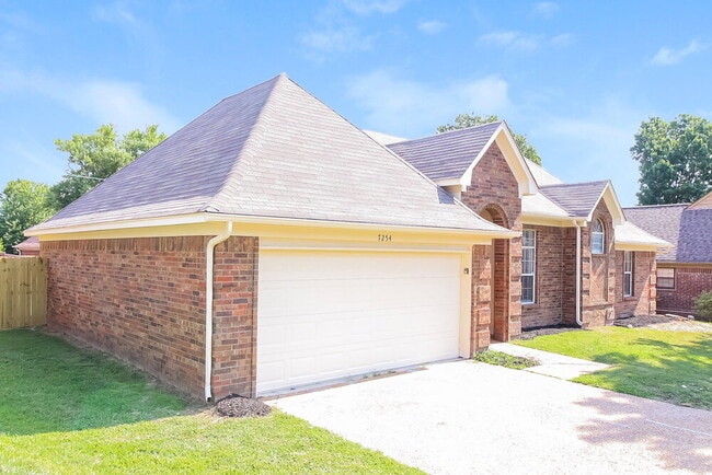 Photo - 7254 Schilling Cove W