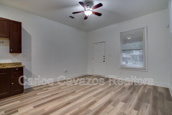 Photo - 5513 Victor St