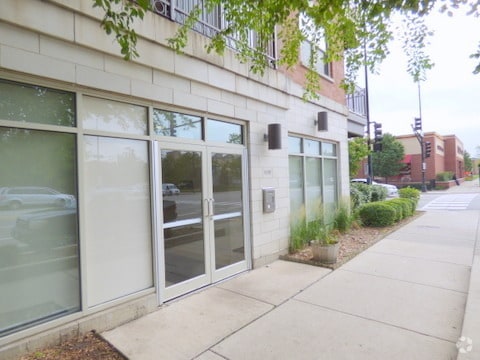 Building Photo - 1155 W Roosevelt Rd Unit 412 Rental