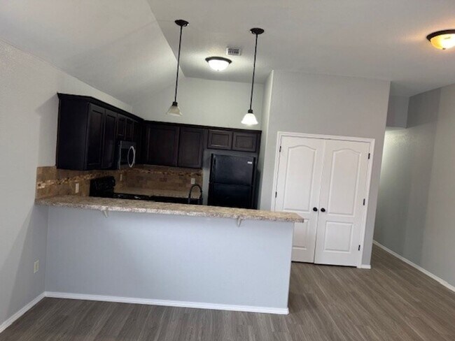 Photo - Charming 2 bedroom 2 bathroom Duplex in Ch...