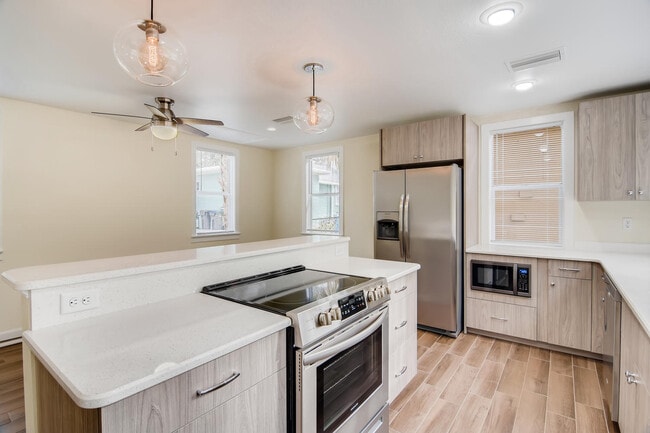 Photo - 1116 Main St