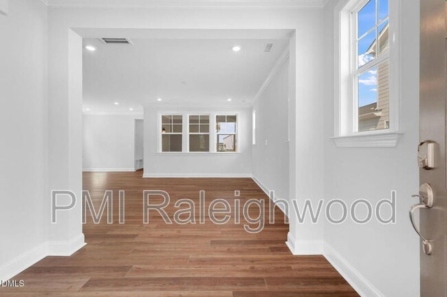 Photo - 404 Rolling Pasture Way