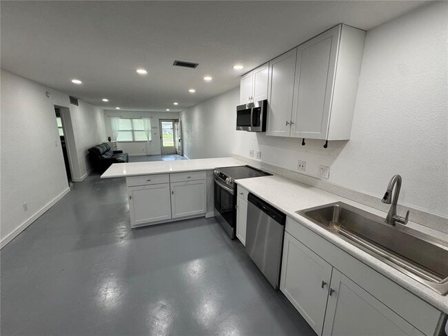 Building Photo - 5720 13th Ave N Unit 106B