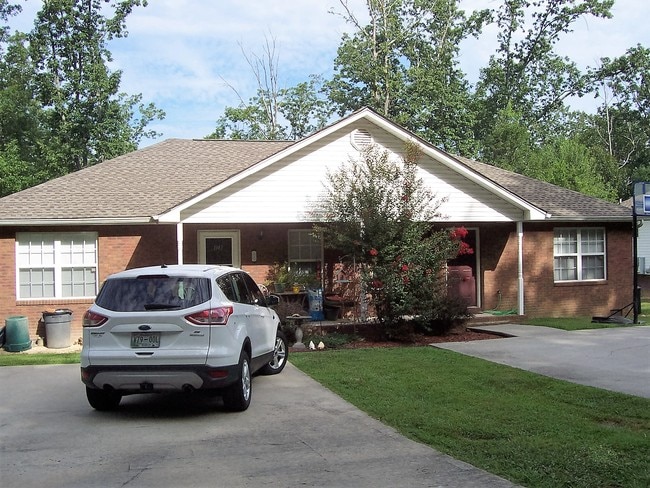 Building Photo - 1947 Ridgeview Dr NW Unit 1947