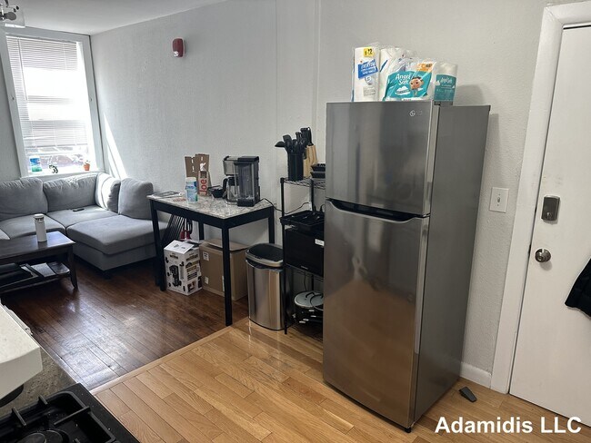 Photo - 722 E 6th St Unit 1R