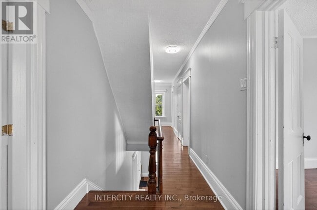Photo - 8731 Wellington Rd 124