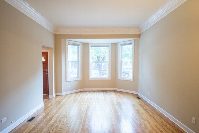 Building Photo - 1703 W Irving Park Rd Unit 1