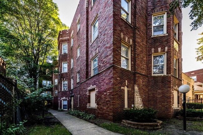 Building Photo - 7939 S Dobson Ave Chicago, IL 60619