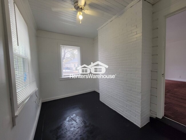 Photo - 1056 Regent St SW