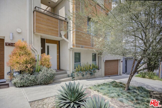 Photo - 1045 Manzanita St