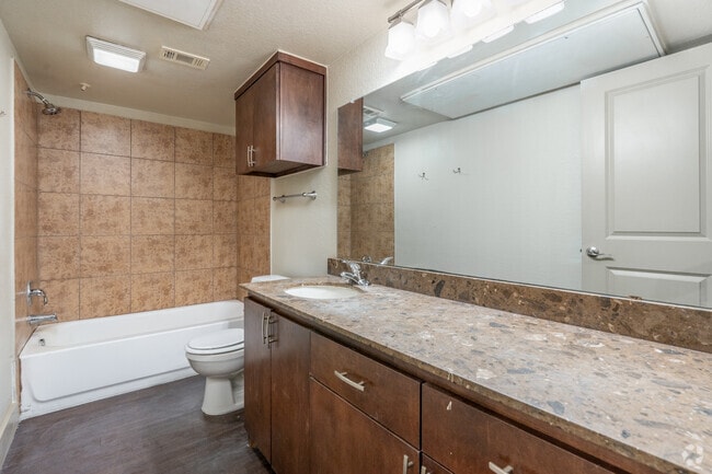 1BR, 1BA - 714SF - Bathroom