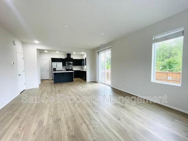 Photo - 16390 NW Ernst St