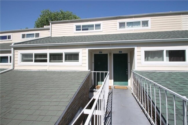 Building Photo - 1818 S Lakeshore Blvd Unit 36