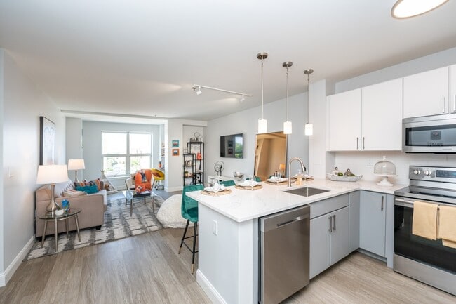 Building Photo - Munroe Place Rental