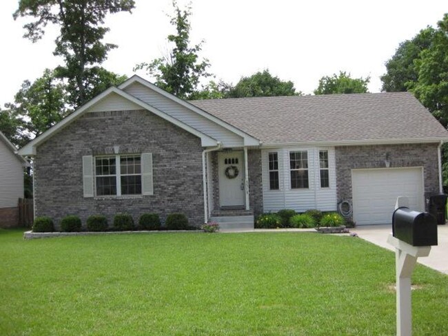 Adorable Ranch Home Near Fort Campbell - Adorable Ranch Home Near Fort Campbell