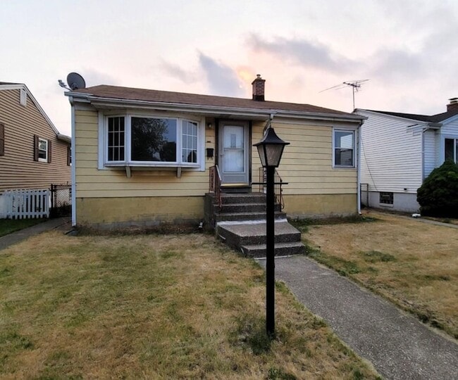 Building Photo - 2716 White Oak Ave