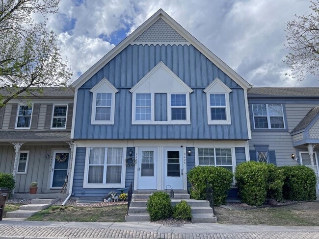 Building Photo - 3426 Queen Anne Way