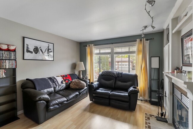 Photo - 2 Bed 2 Bath - Craftsman Condo - NAS Whidbey Unit 2