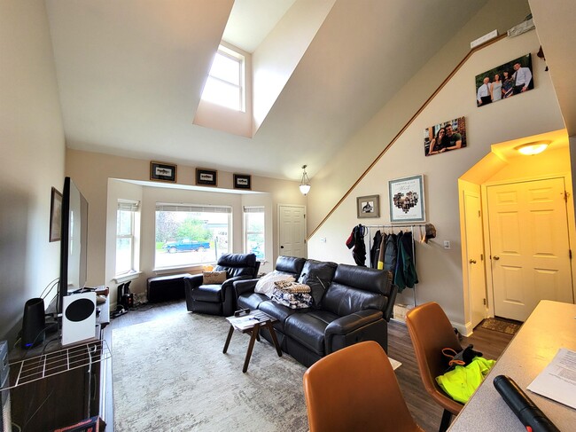 Photo - 306 Golden Valley Dr