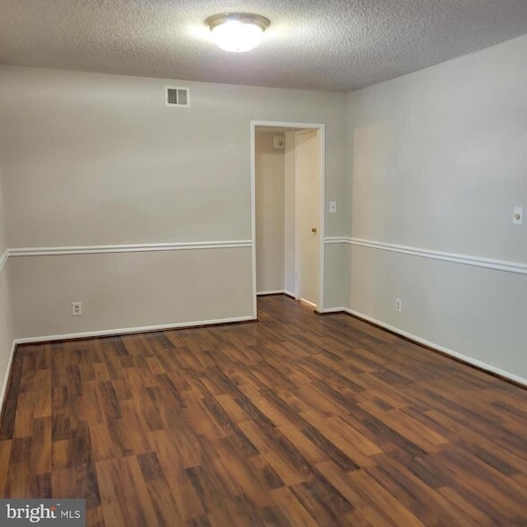 5901 Mt Eagle Dr Unidad 207