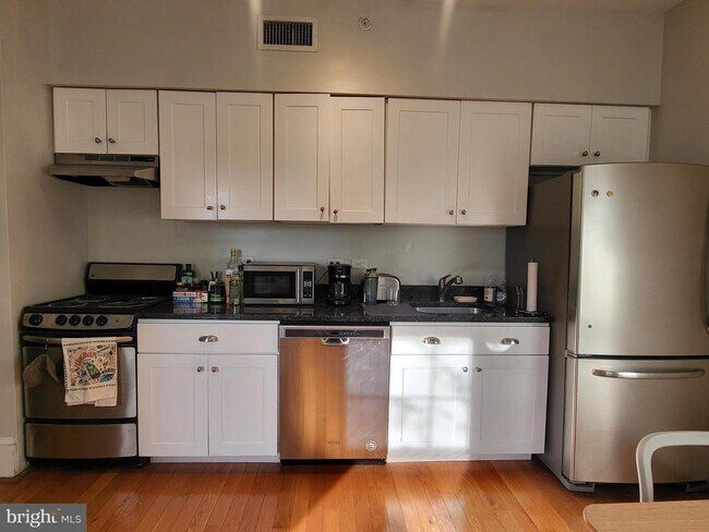 Photo - 1955 Locust St Unit 3F