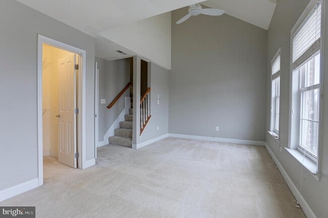 Photo - 833 Ramsay St