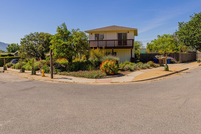 Photo - 1121 Mercer Ave