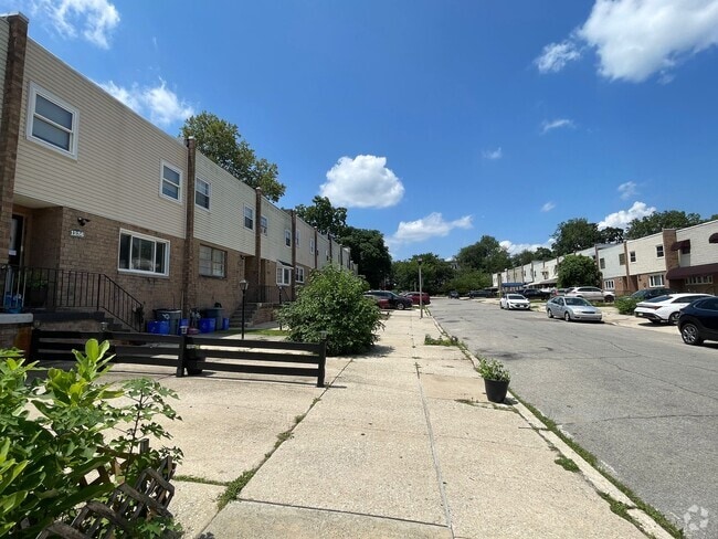 Building Photo - 1240 S Melville St Rental