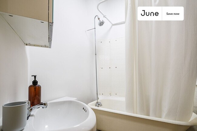 Photo - 336 W 47th St