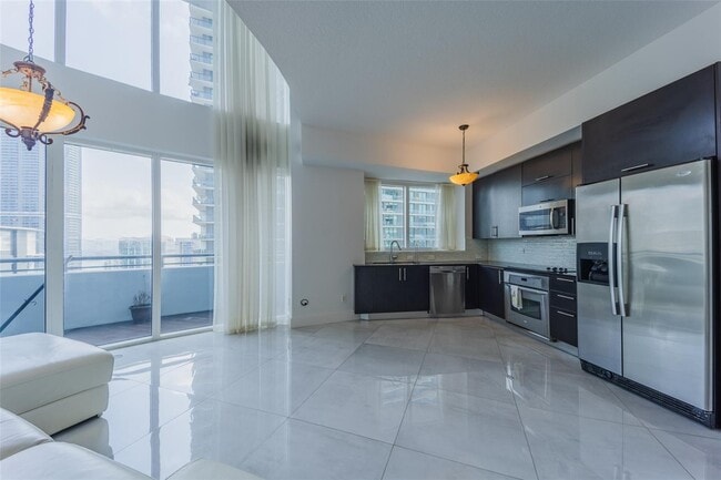 Building Photo - 60 SW 13th St Unit 3424