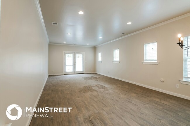 Photo - 279 Creek Run Way