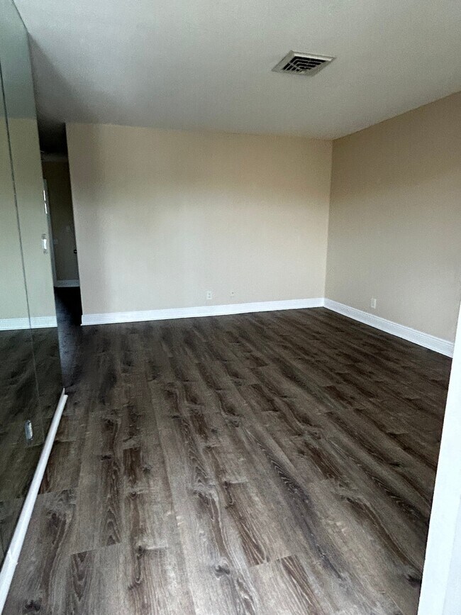 Photo - 1611 Green Ln Unit 7
