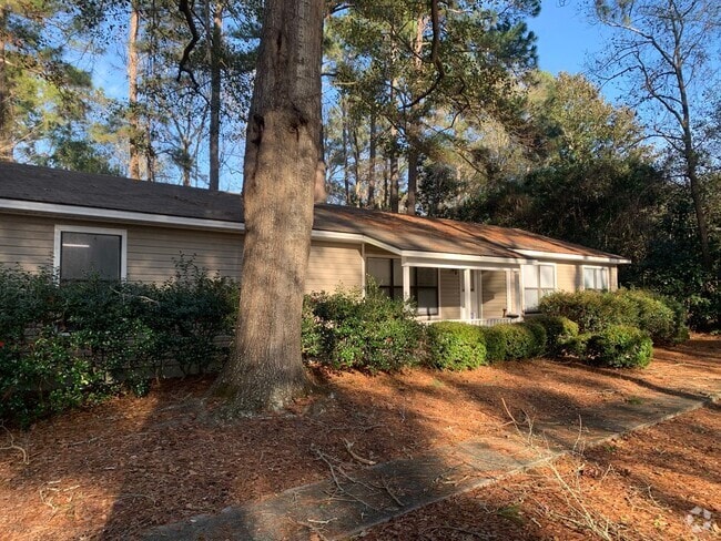 Building Photo - 107 S Edgewood Dr Unit 107 South Edgewood Drive - A Rental