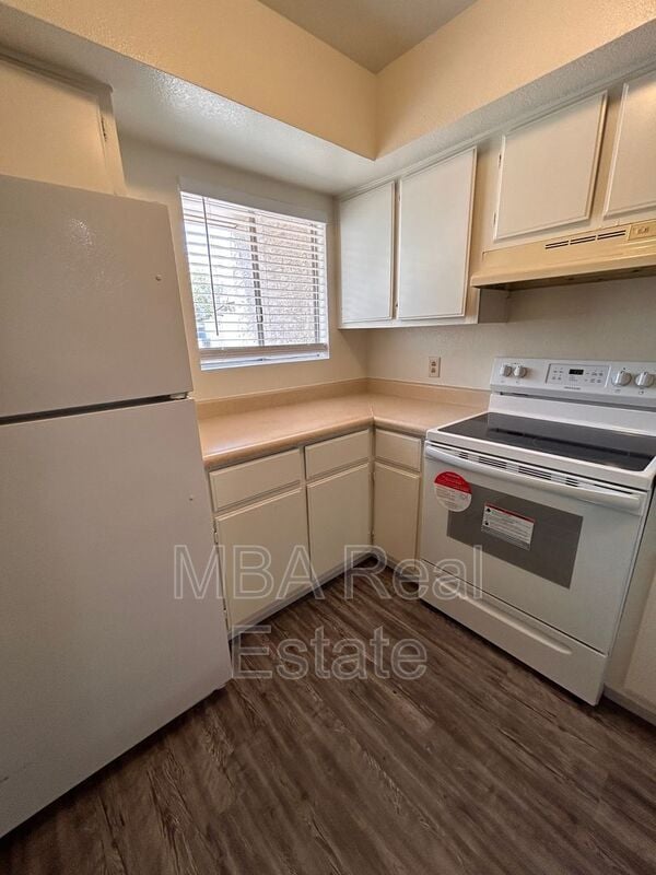 Building Photo - 2832 E Le Marche Ave Rental