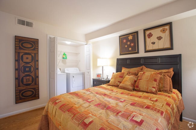 2BR,1BA,945SF Schooner