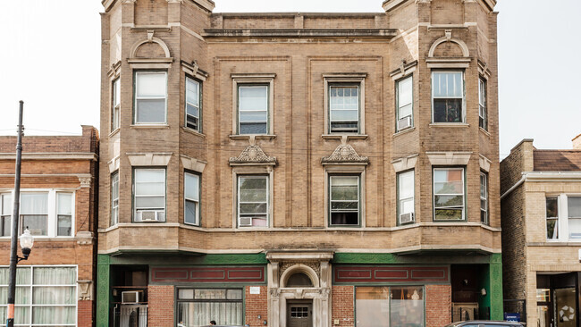 Building Photo - 2941 W Belmont Ave Rental
