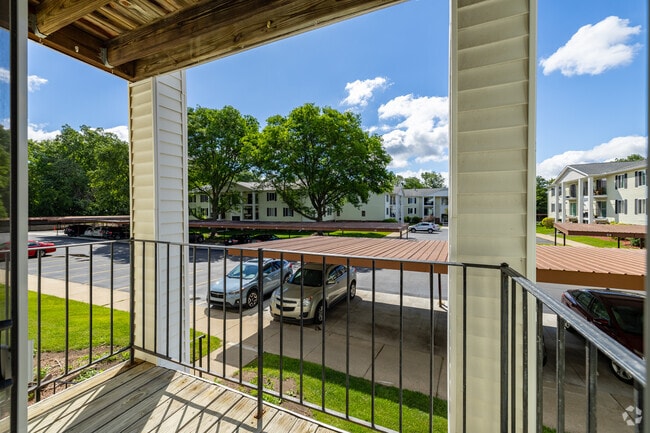 2BR, 1BA - 975SF - Balcony - Quail Creek Apartments
