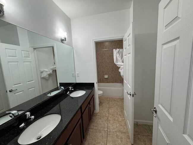 Photo - 1025-1035 NE 10th Ave