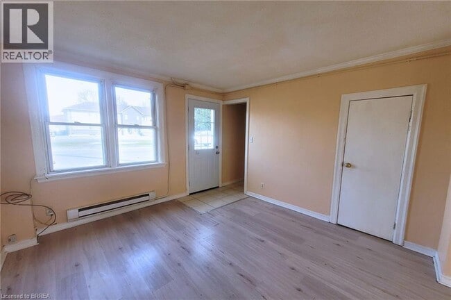 Photo - 301 Campbell St