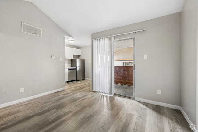 1BR, 1BA - 425SF - Living Room