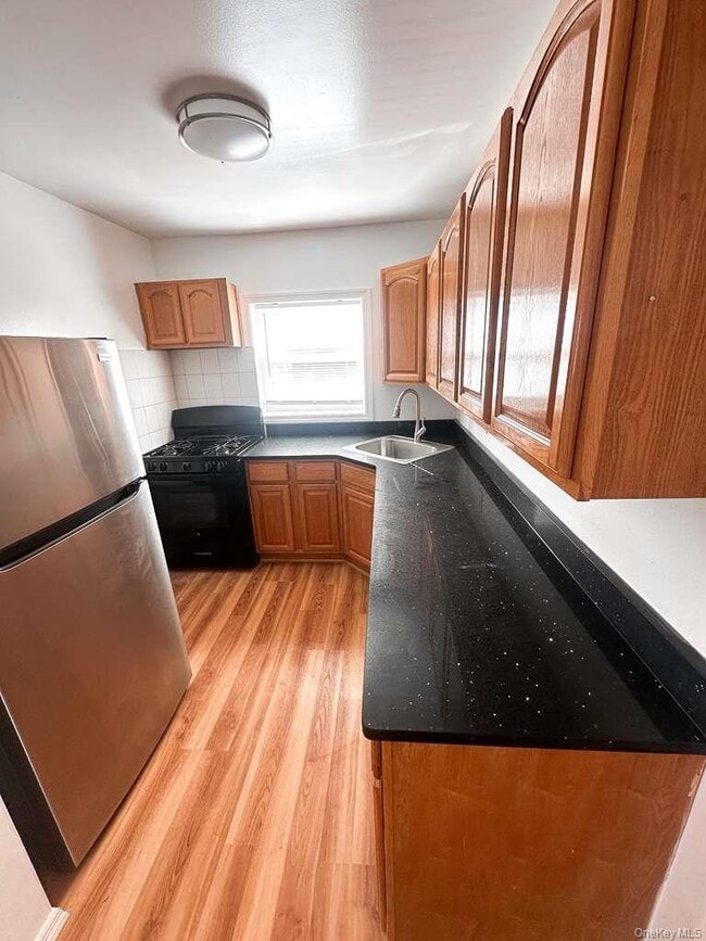 Photo - 197-03 120th Ave