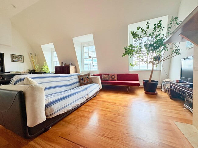 Photo - 2125 S St NW Unidad # PH2