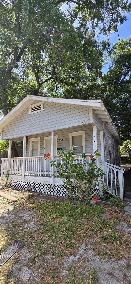 Building Photo - Beautiful 2 bedroom 1 bath Tampa bungalow Unit A Rental