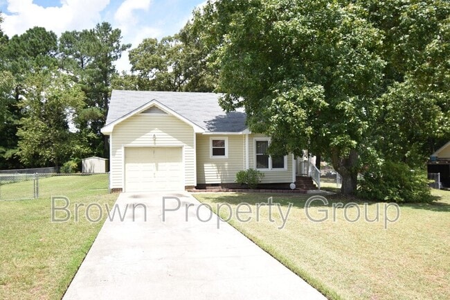 Building Photo - 121 Sprucepine Dr