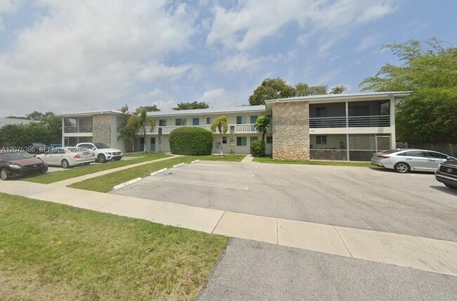 Building Photo - 115 SW 1st Ave Unit 8