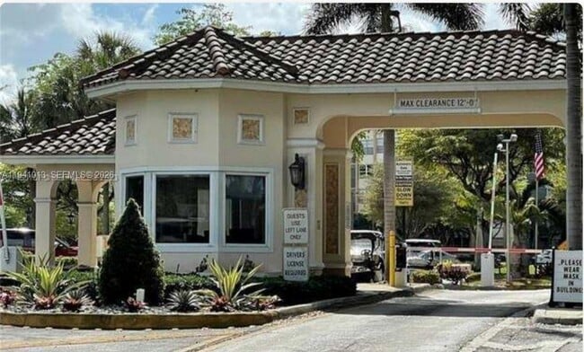 Building Photo - 1400 St Charles Pl Unit 524